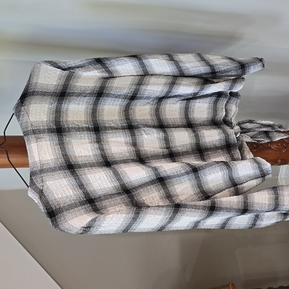 NWT black and white plaid long sleeve shirt - Picture 3 of 5